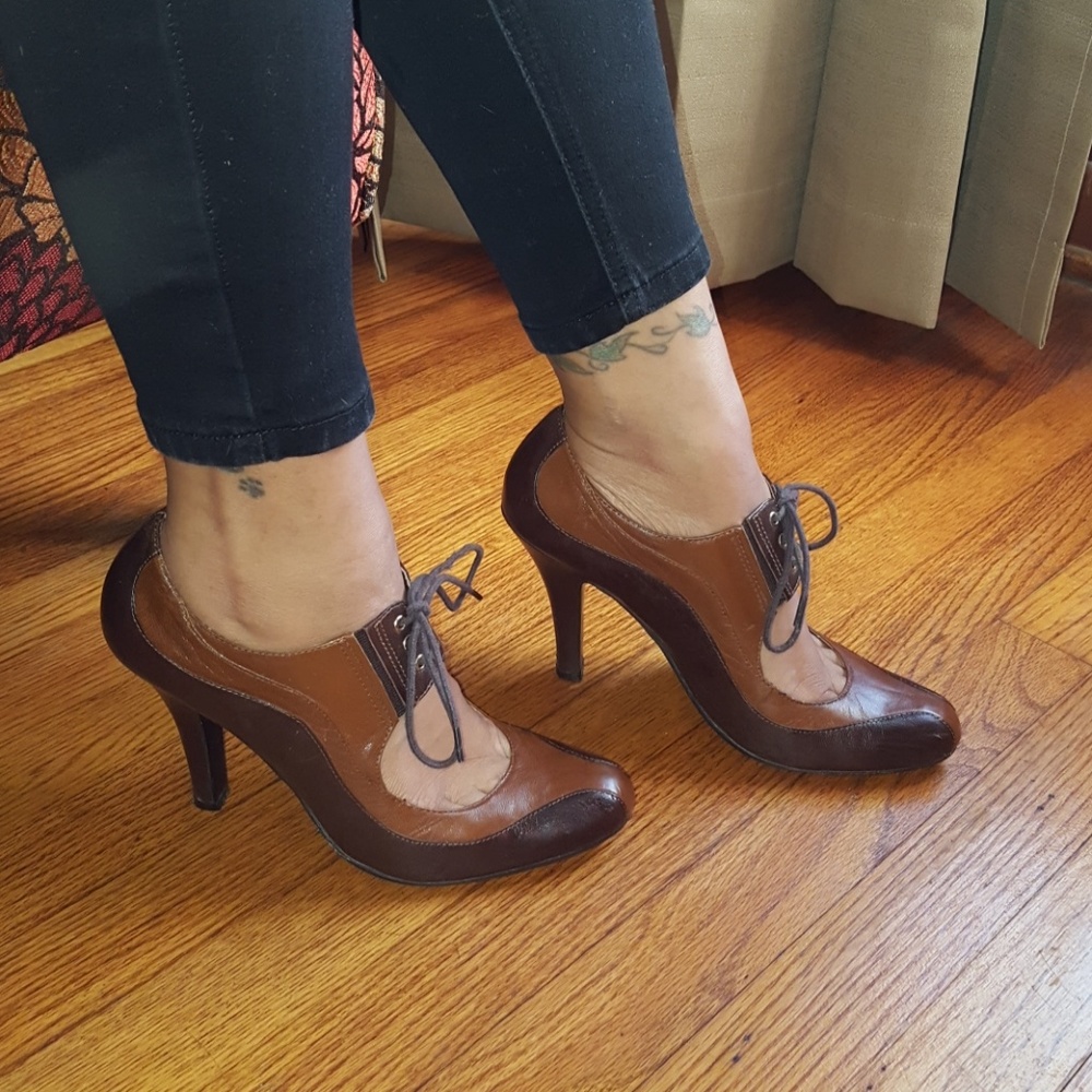 Enzo Angiolini two toned leather pumps